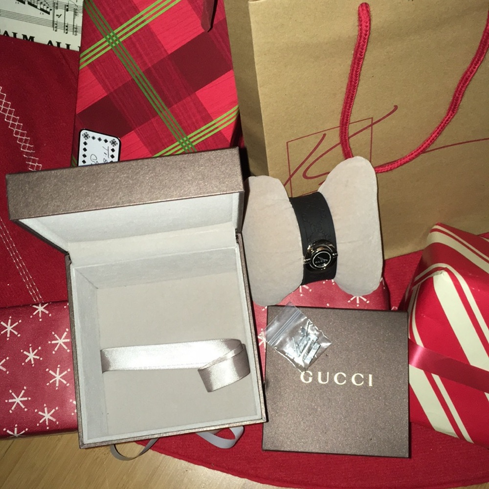 💯% Authentic Gucci “Twirl” Watch - Picture 2 of 12